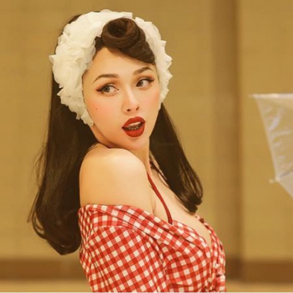 Le Palais Vintage white flower retro vintage style head piece